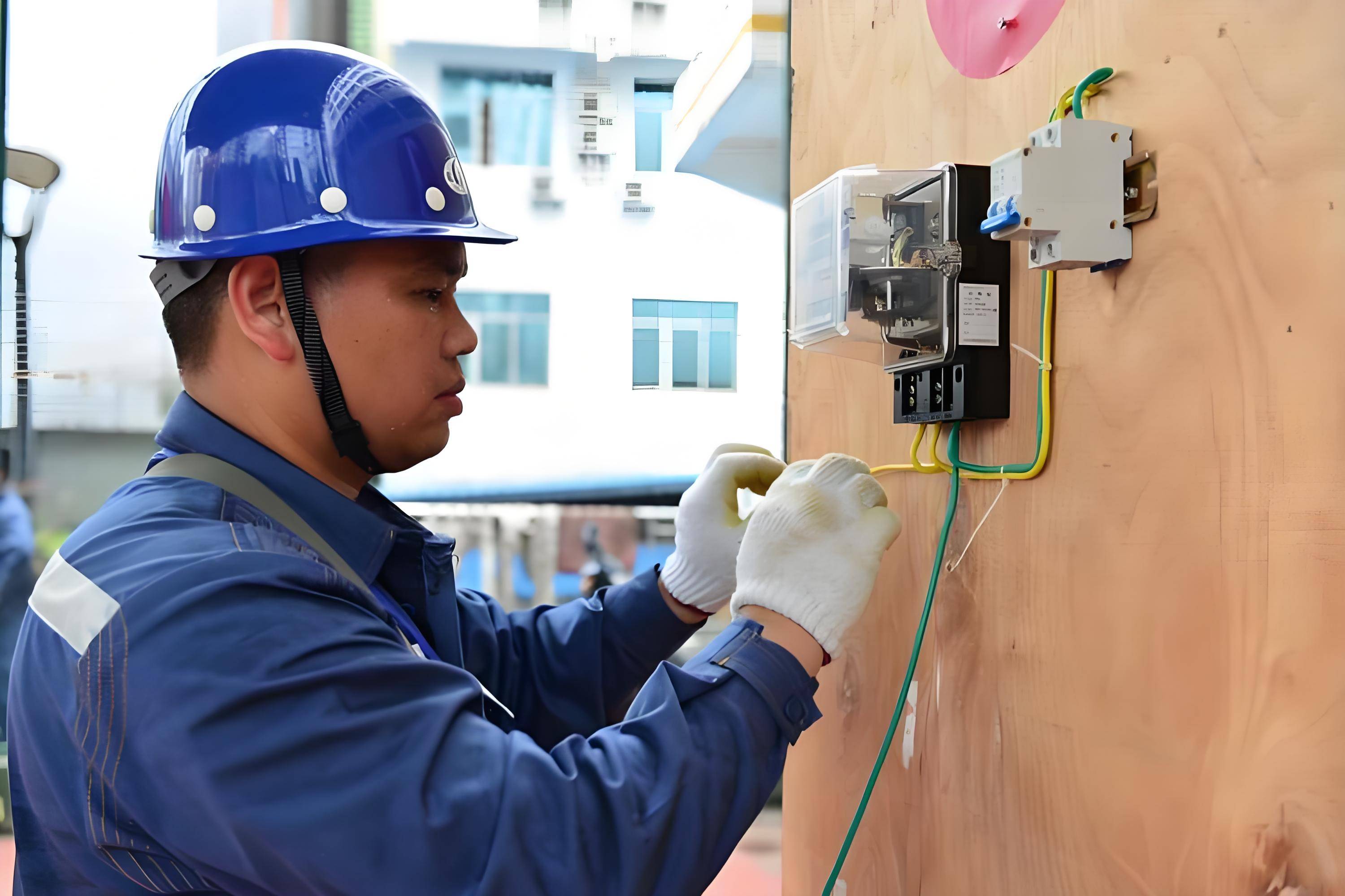 拿個(gè)電工證需要多少錢(電工證申請(qǐng)條件)-圖1