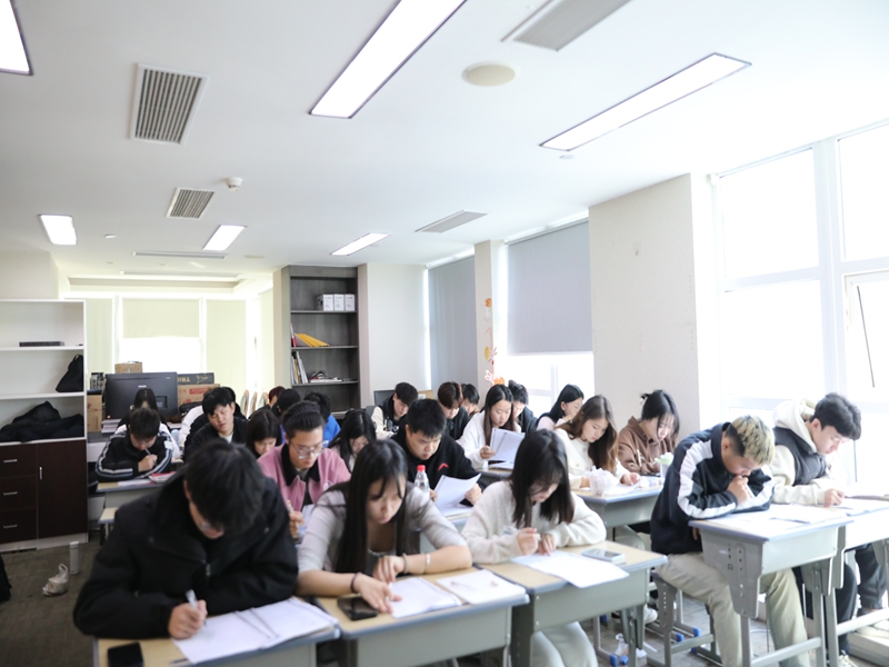 2025屆武漢統(tǒng)招專升本備考選擇初陽(yáng)教育培訓(xùn)機(jī)構(gòu)-圖1