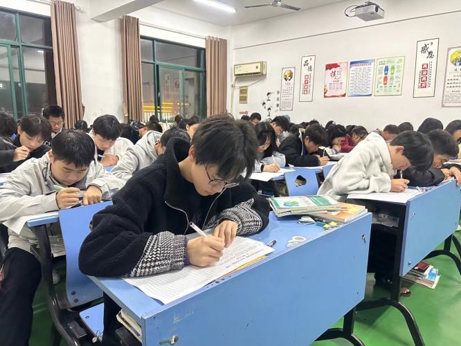 2025安徽工業(yè)職業(yè)技術學院3+3升學班｜全日制大專學歷｜-圖2